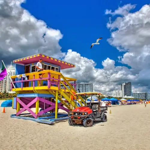 Miami Beach e mundialmente famosa por suas praias deslumbrantes